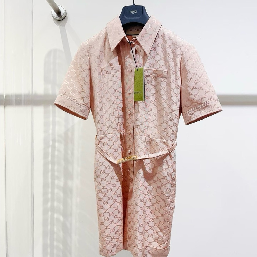 ❌sold❌Authentic Gucci Light Pink Monogram Short Sleeve Shirt